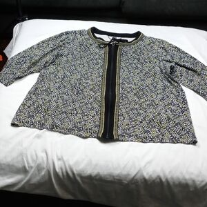 CJ Banks zippered 3/4 sleeved top